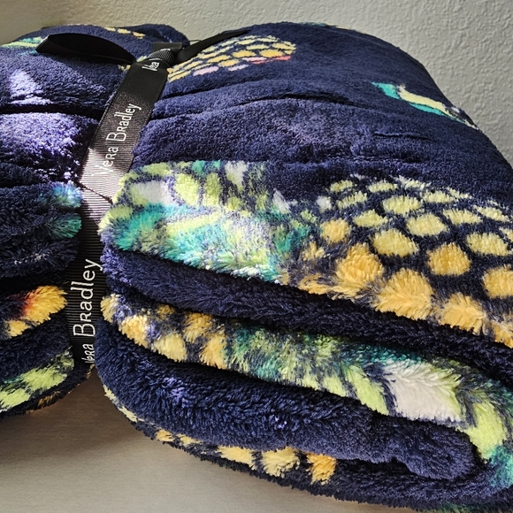 NWT $59🍍 Vera Bradley Throw Blanket in Fleece Toucan Party - Picture 3 of 4
